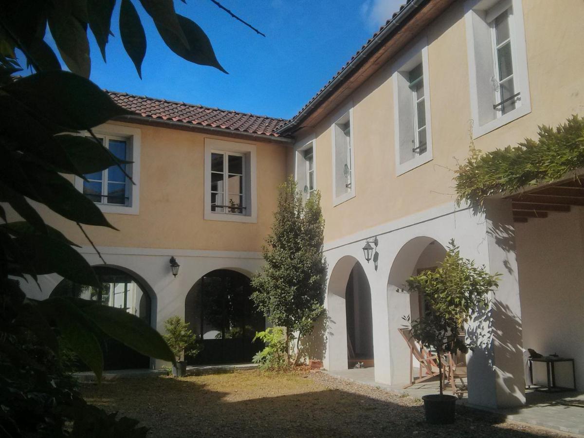 Bed and Breakfast De L'Autre Cote Garlin Exterior foto